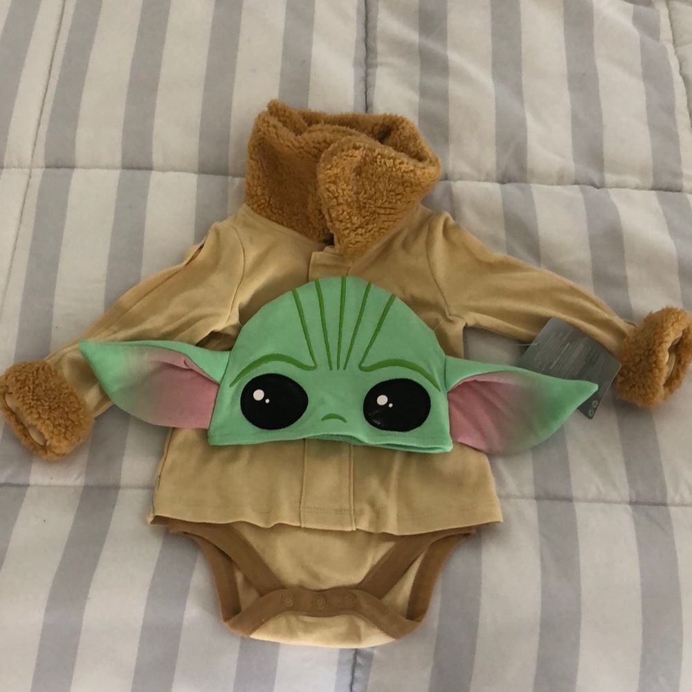 Disneyland baby “baby yoda” onsie with hat